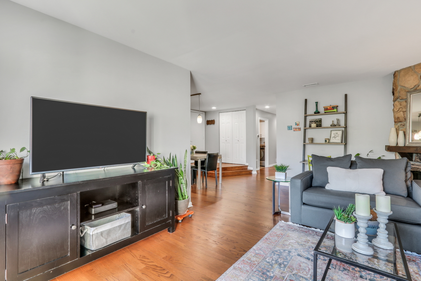 215 Coventry Circle #215, Vernon Hills, IL 60061