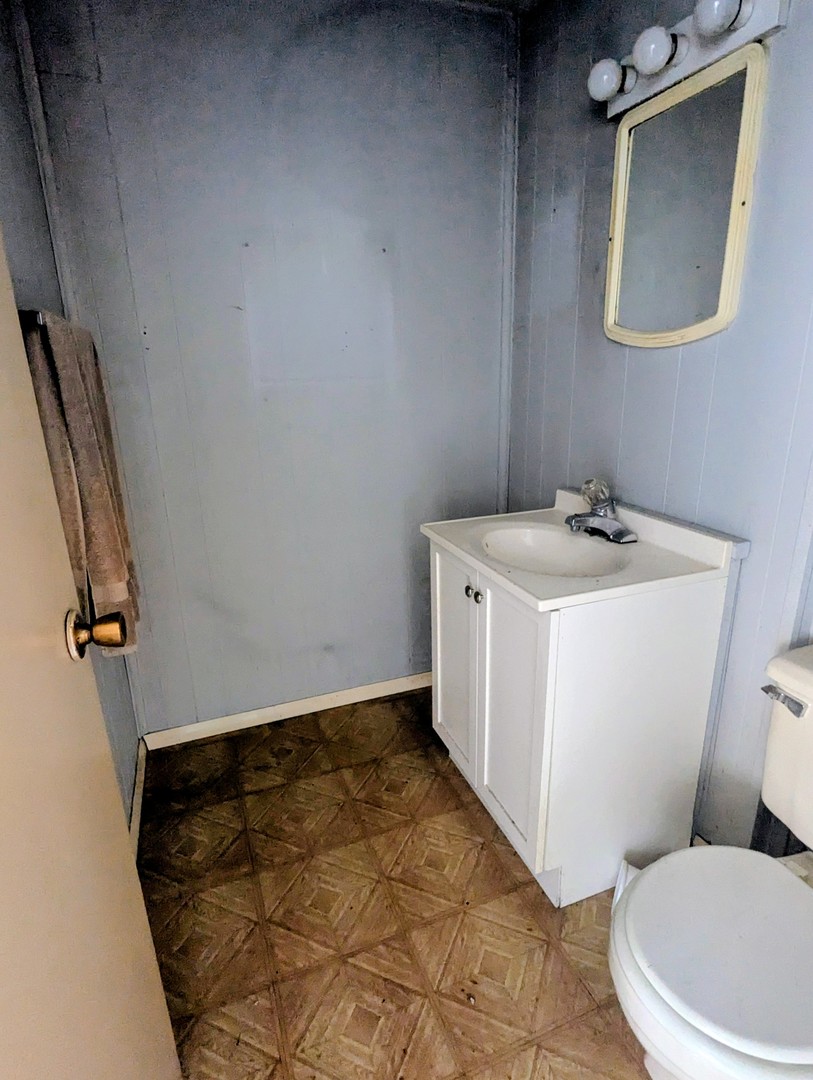 3253 Bernice Road, Lansing, IL 60438