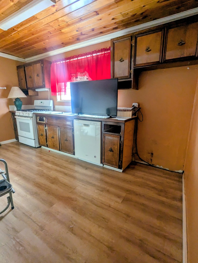 3253 Bernice Road, Lansing, IL 60438