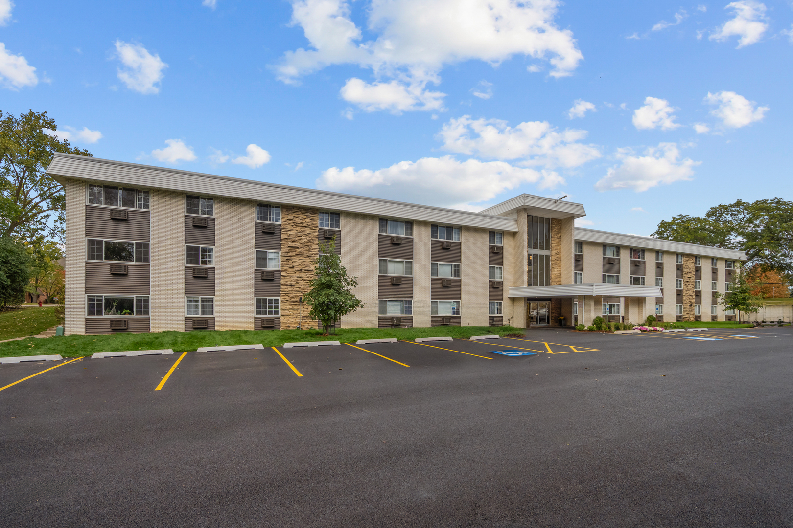 375 W Winchester Road #310, Libertyville, IL 60048