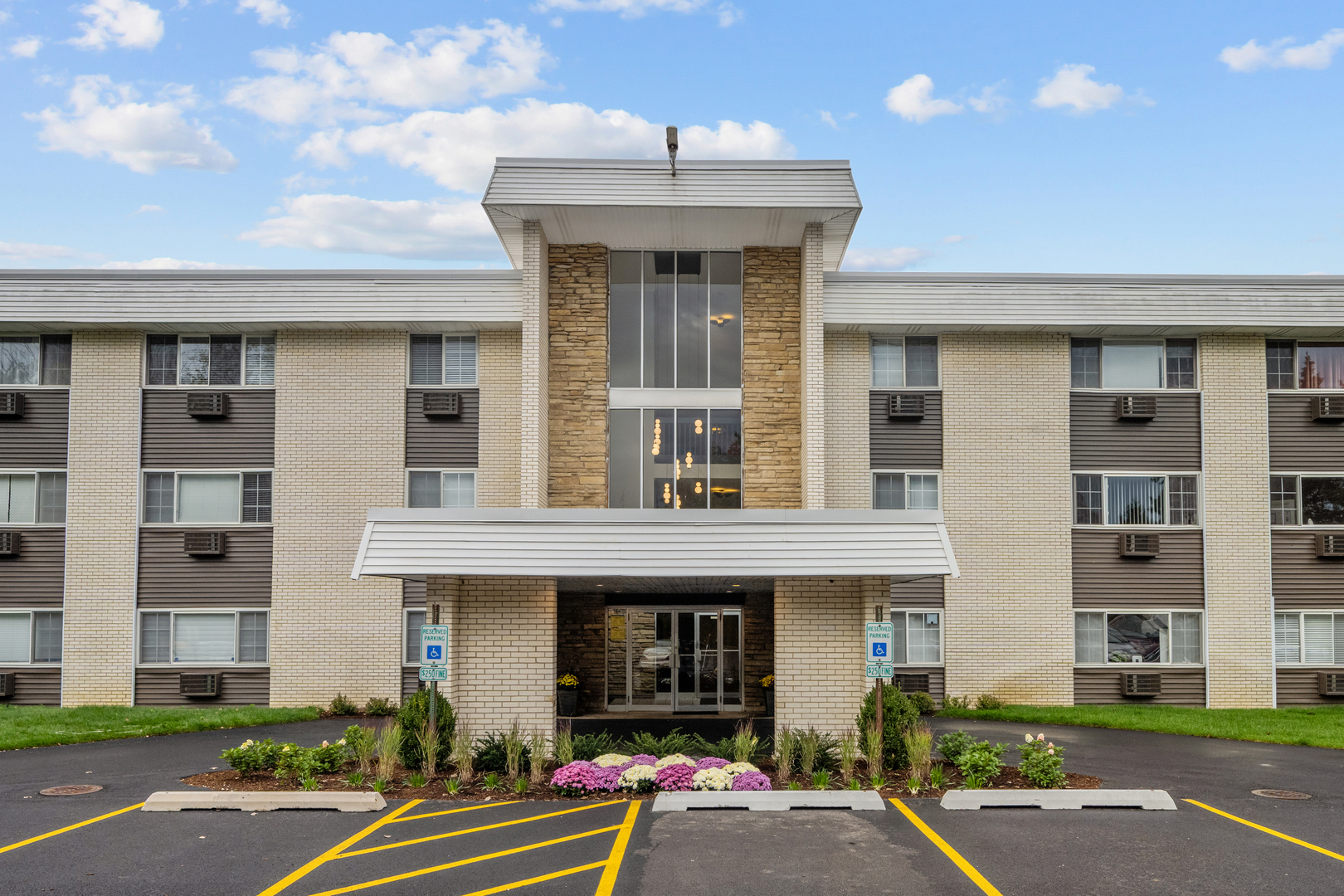 375 W Winchester Road #310, Libertyville, IL 60048