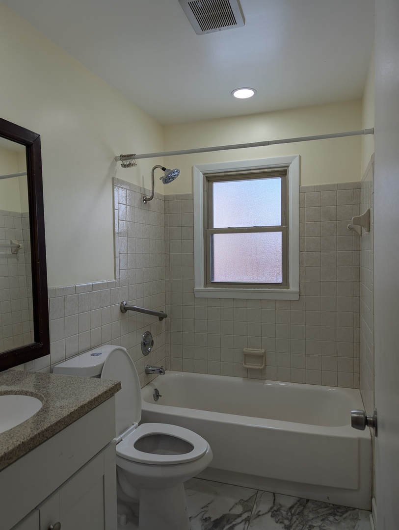 94 JF Kennedy Boulevard, Elk Grove Village, IL 60007