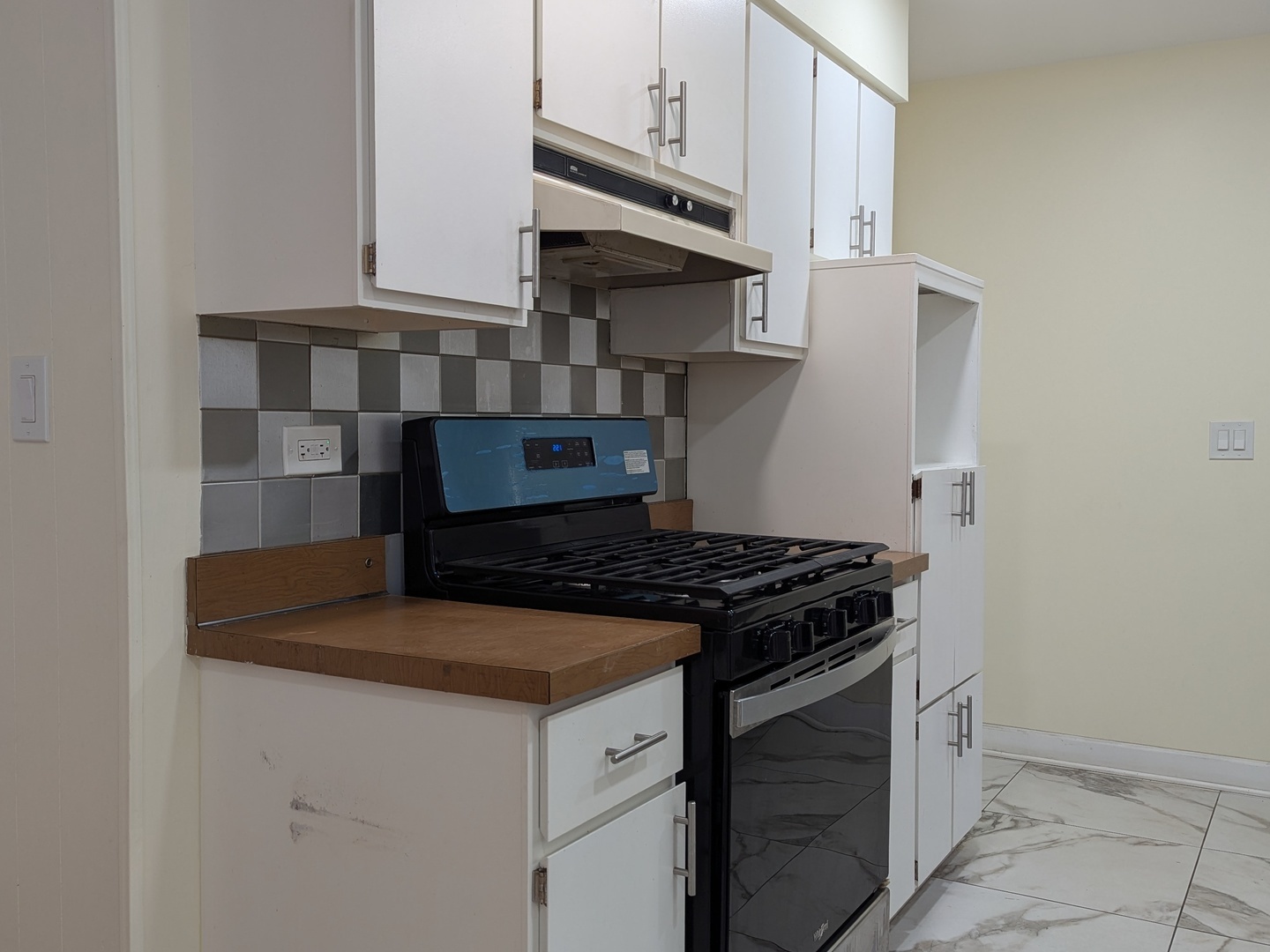 94 JF Kennedy Boulevard, Elk Grove Village, IL 60007