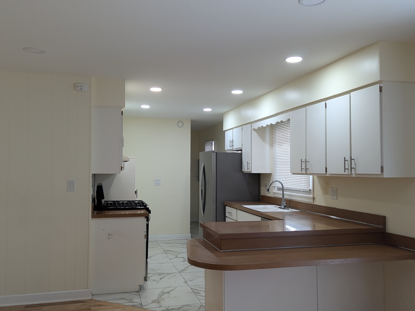 94 JF Kennedy Boulevard, Elk Grove Village, IL 60007