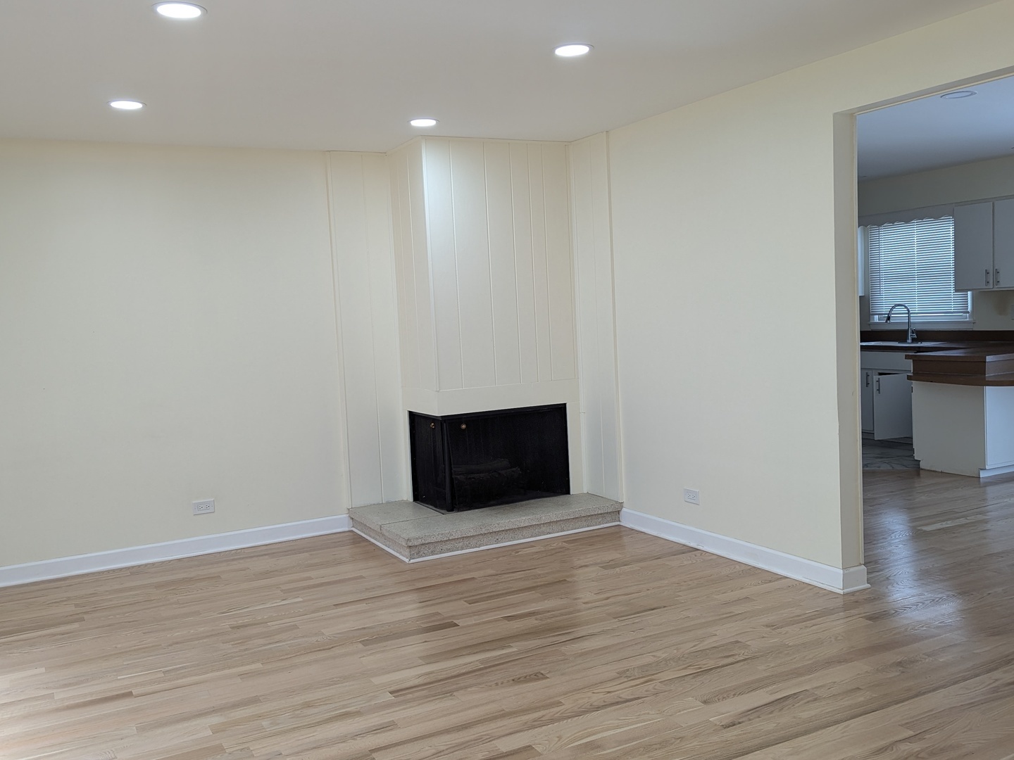 94 JF Kennedy Boulevard, Elk Grove Village, IL 60007