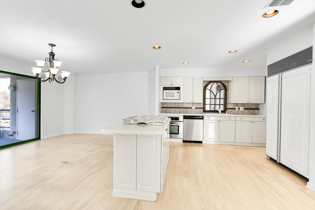 7131 N Caldwell Avenue #4S, Chicago, IL 60646