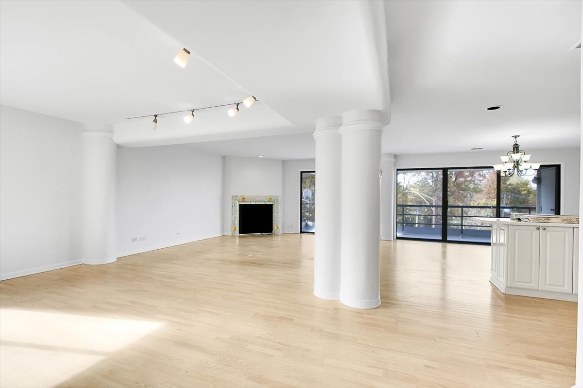 7131 N Caldwell Avenue #4S, Chicago, IL 60646