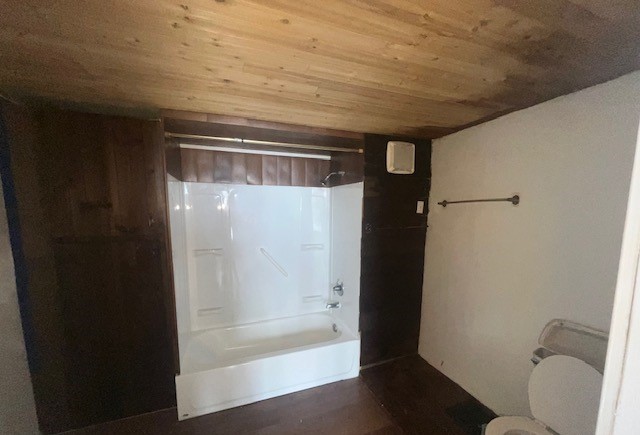 305 W Main Street, Oakland, IL 61943