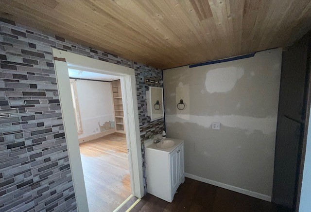 305 W Main Street, Oakland, IL 61943