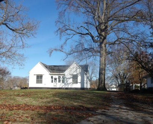 305 W Main Street, Oakland, IL 61943