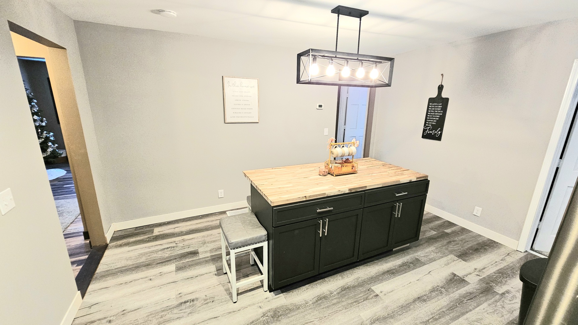 705 N Ottawa Avenue, Dixon, IL 61021