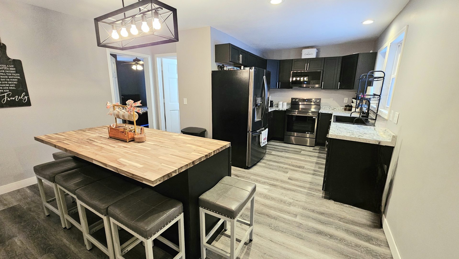 705 N Ottawa Avenue, Dixon, IL 61021