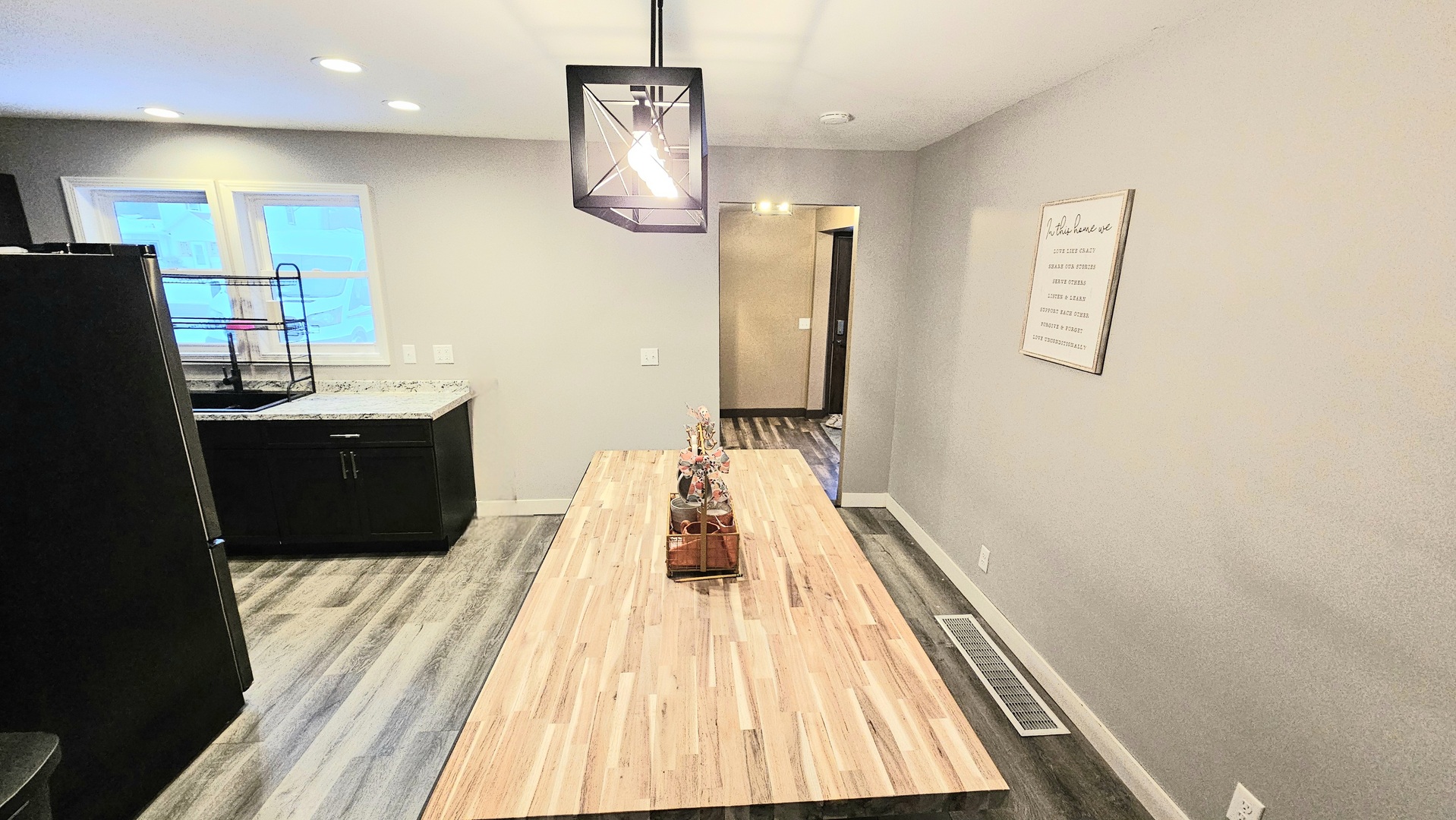 705 N Ottawa Avenue, Dixon, IL 61021