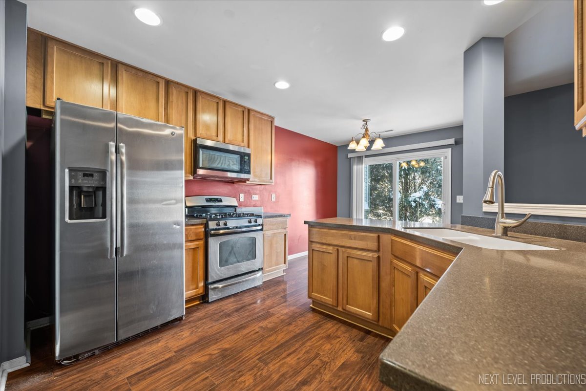 643 HAWLEY Drive #643, Oswego, IL 60543