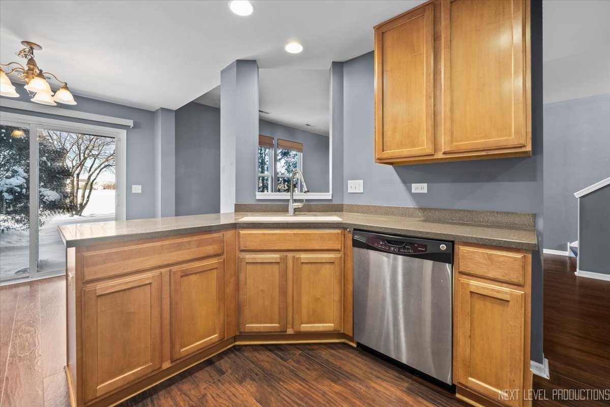 643 HAWLEY Drive #643, Oswego, IL 60543