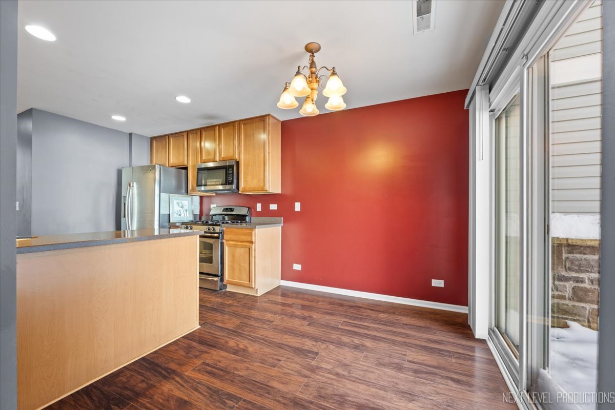 643 HAWLEY Drive #643, Oswego, IL 60543