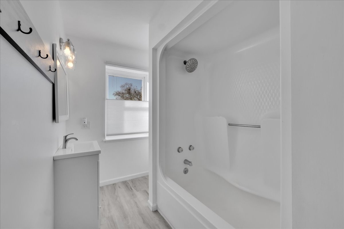 650 N View Street, Hinckley, IL 60520