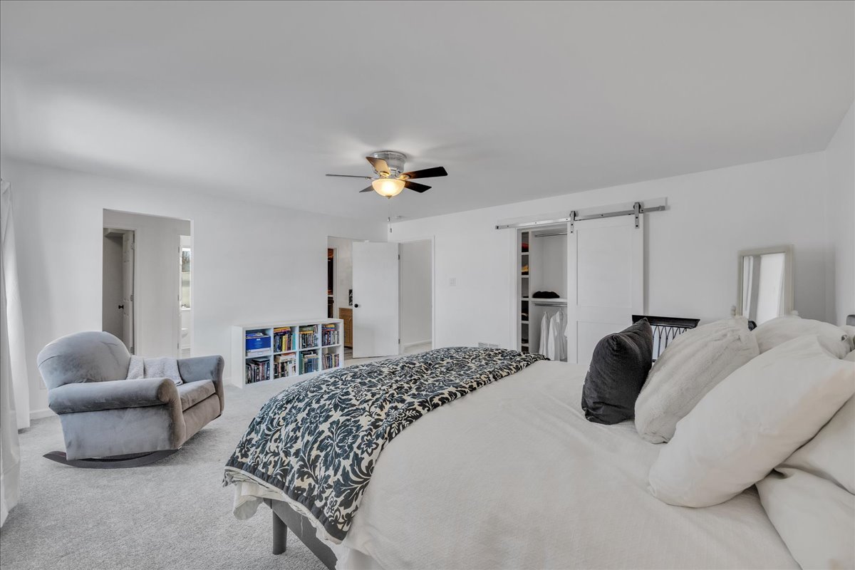 650 N View Street, Hinckley, IL 60520