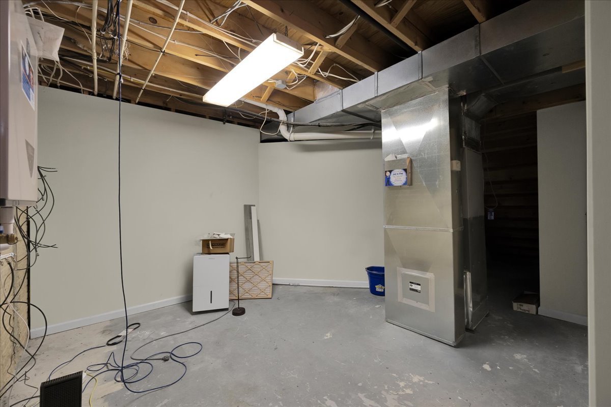 650 N View Street, Hinckley, IL 60520