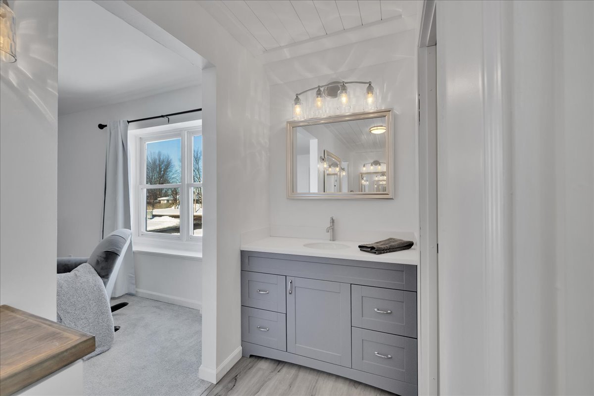 650 N View Street, Hinckley, IL 60520