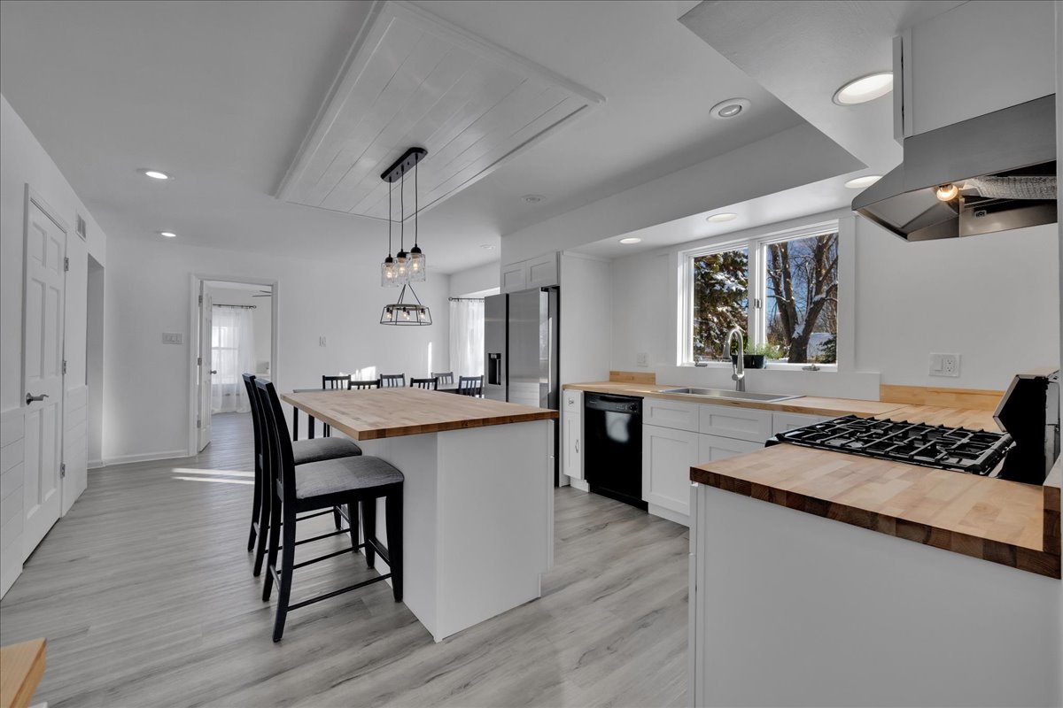 650 N View Street, Hinckley, IL 60520