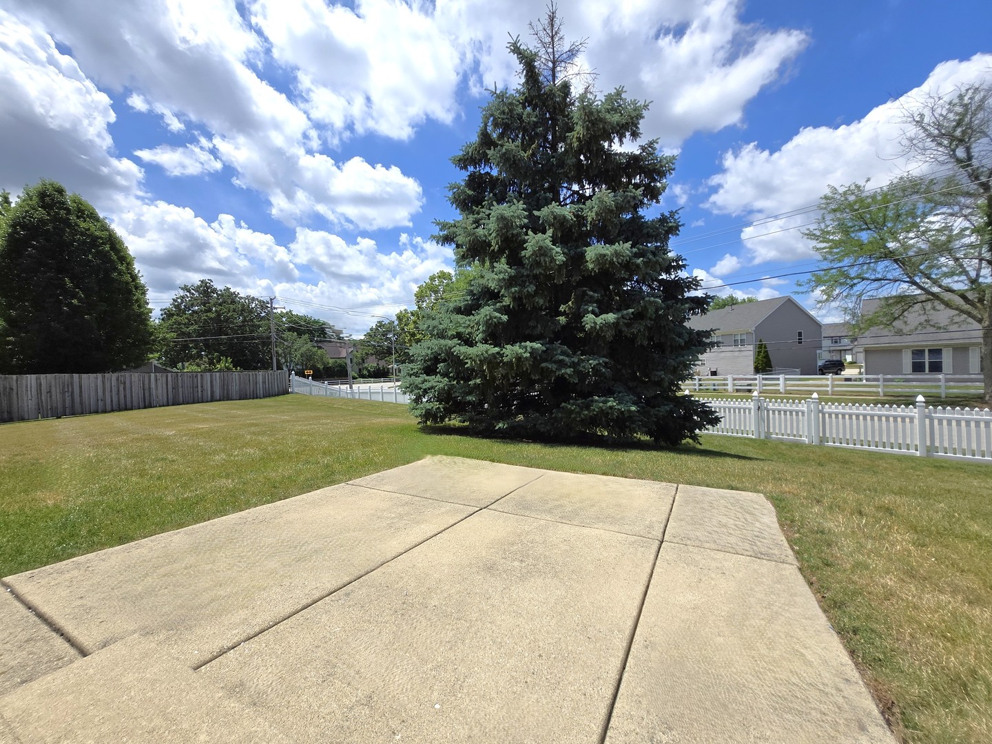 1204 FREDERICK Court, Elgin, IL 60120