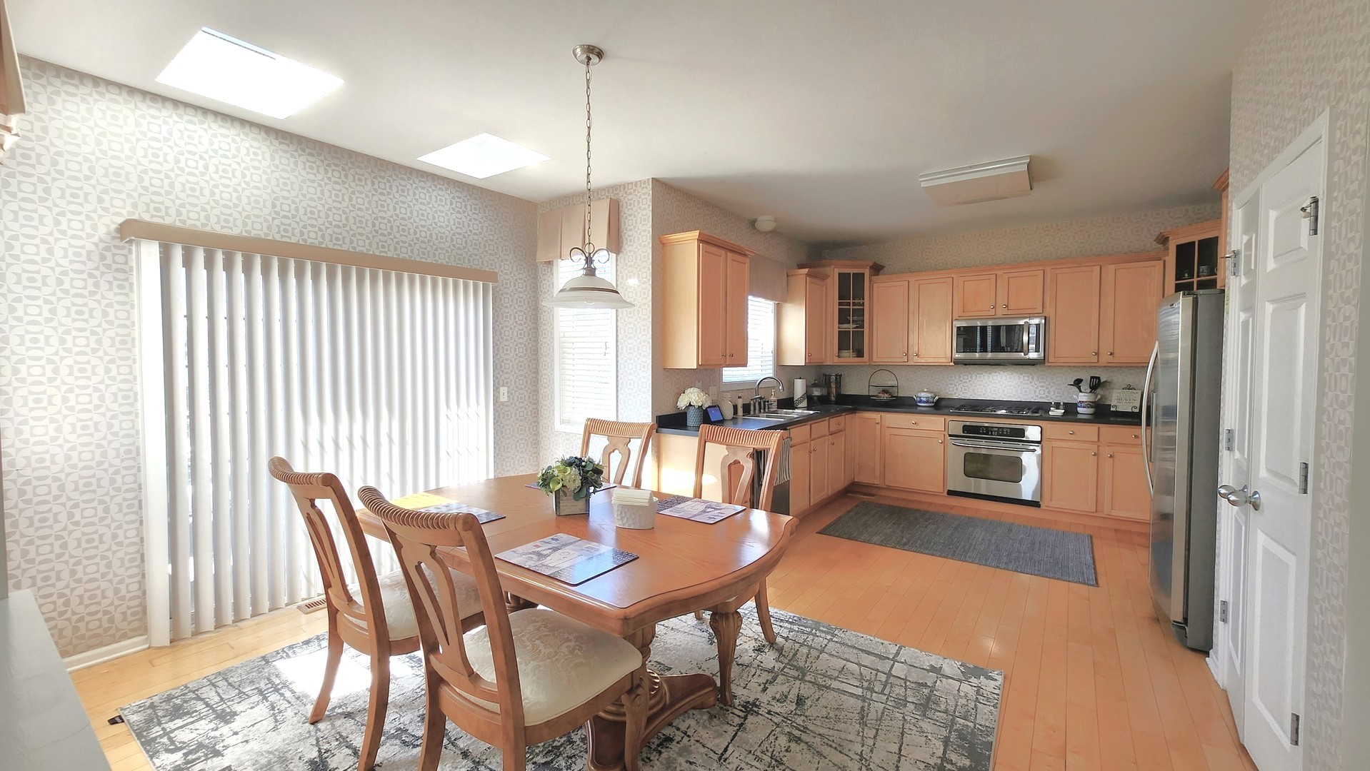 1204 FREDERICK Court, Elgin, IL 60120