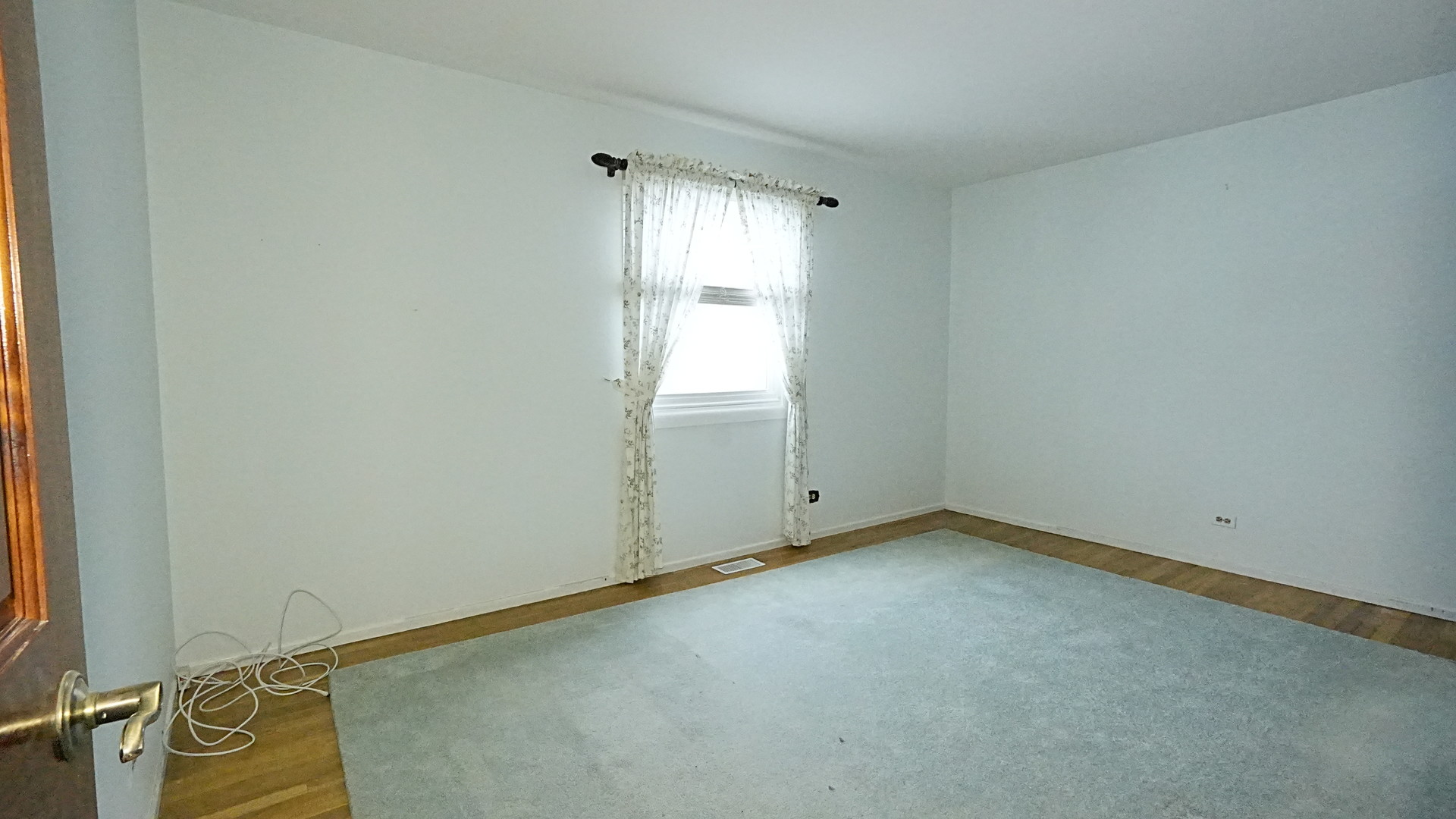 7843 Kensington Lane, Hanover Park, IL 60133