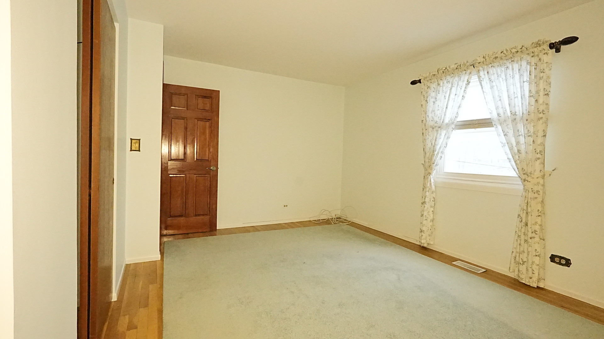 7843 Kensington Lane, Hanover Park, IL 60133