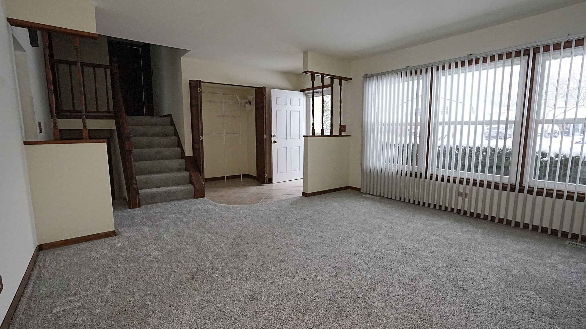 7843 Kensington Lane, Hanover Park, IL 60133