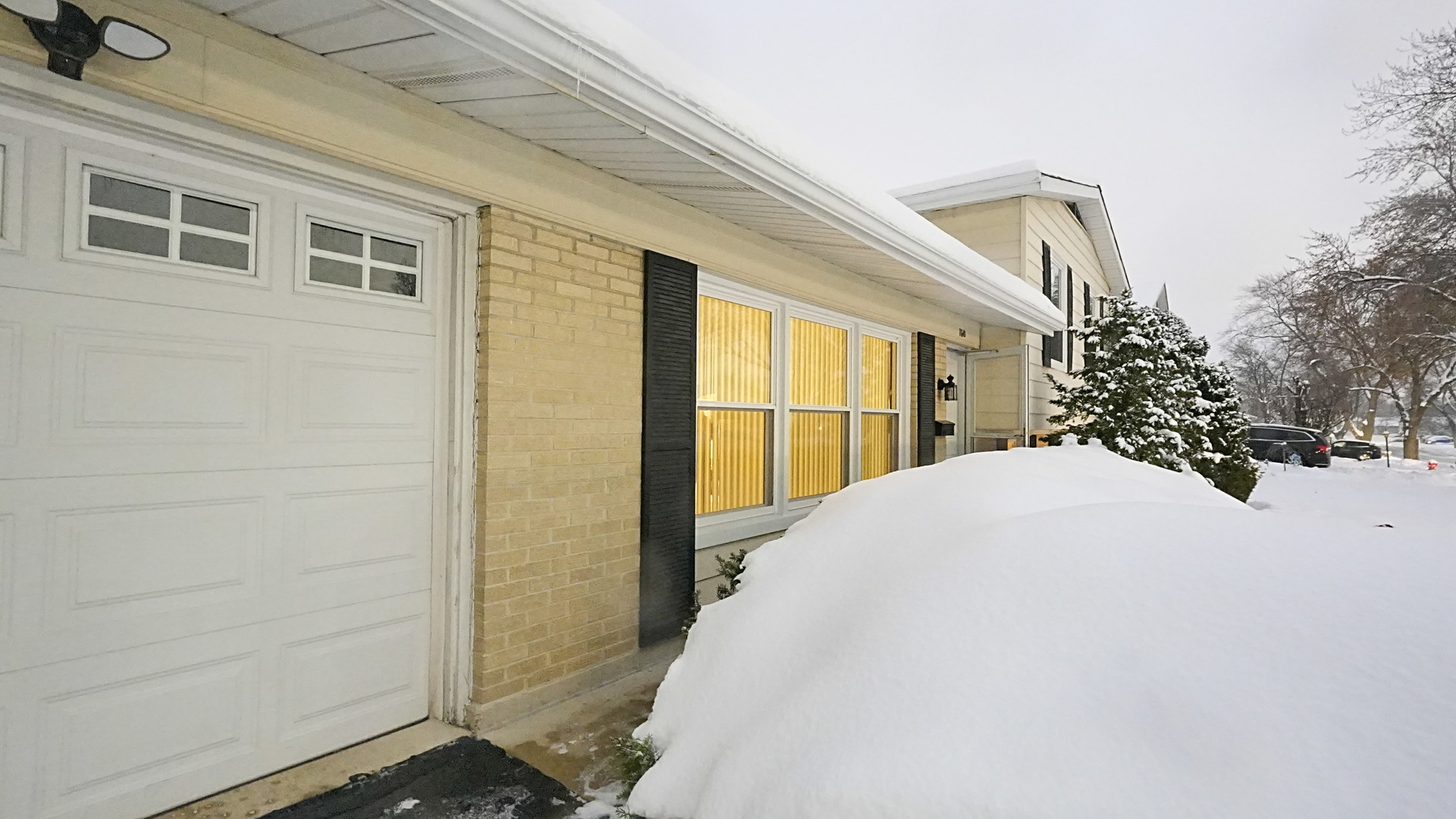 7843 Kensington Lane, Hanover Park, IL 60133