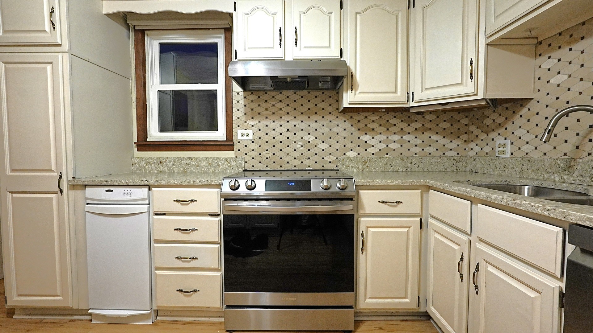 7843 Kensington Lane, Hanover Park, IL 60133