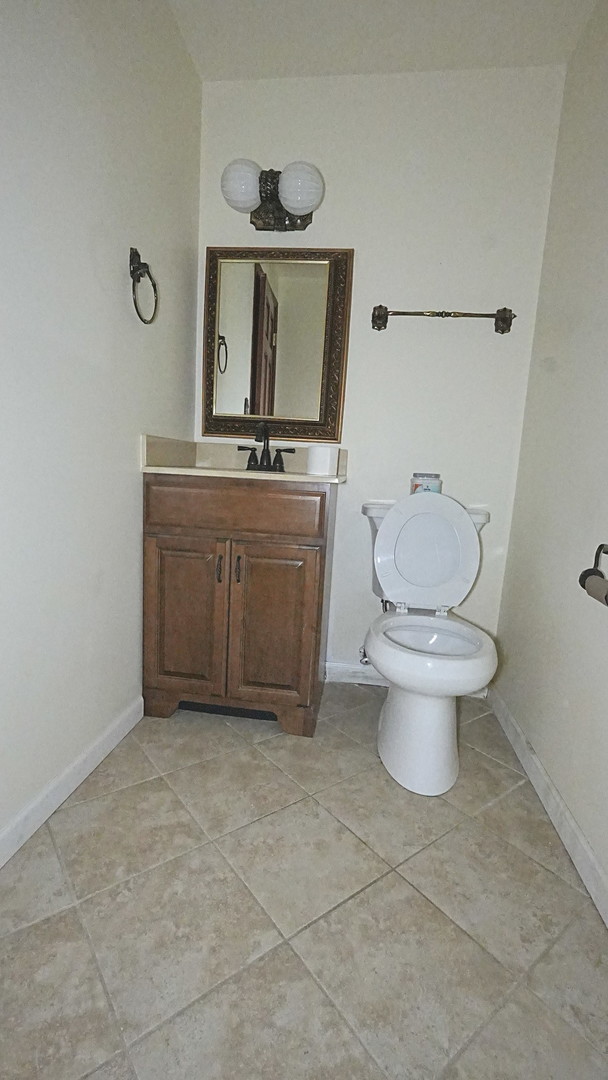 7843 Kensington Lane, Hanover Park, IL 60133