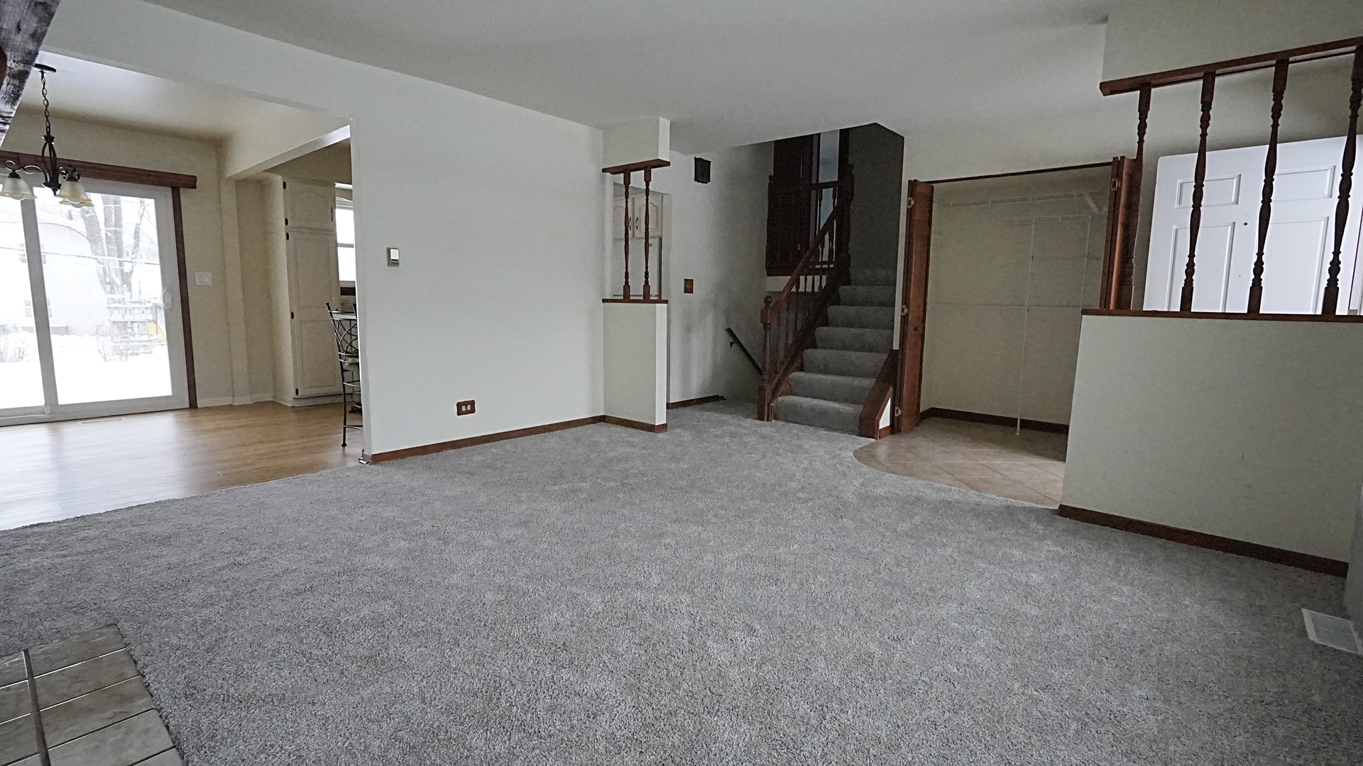 7843 Kensington Lane, Hanover Park, IL 60133