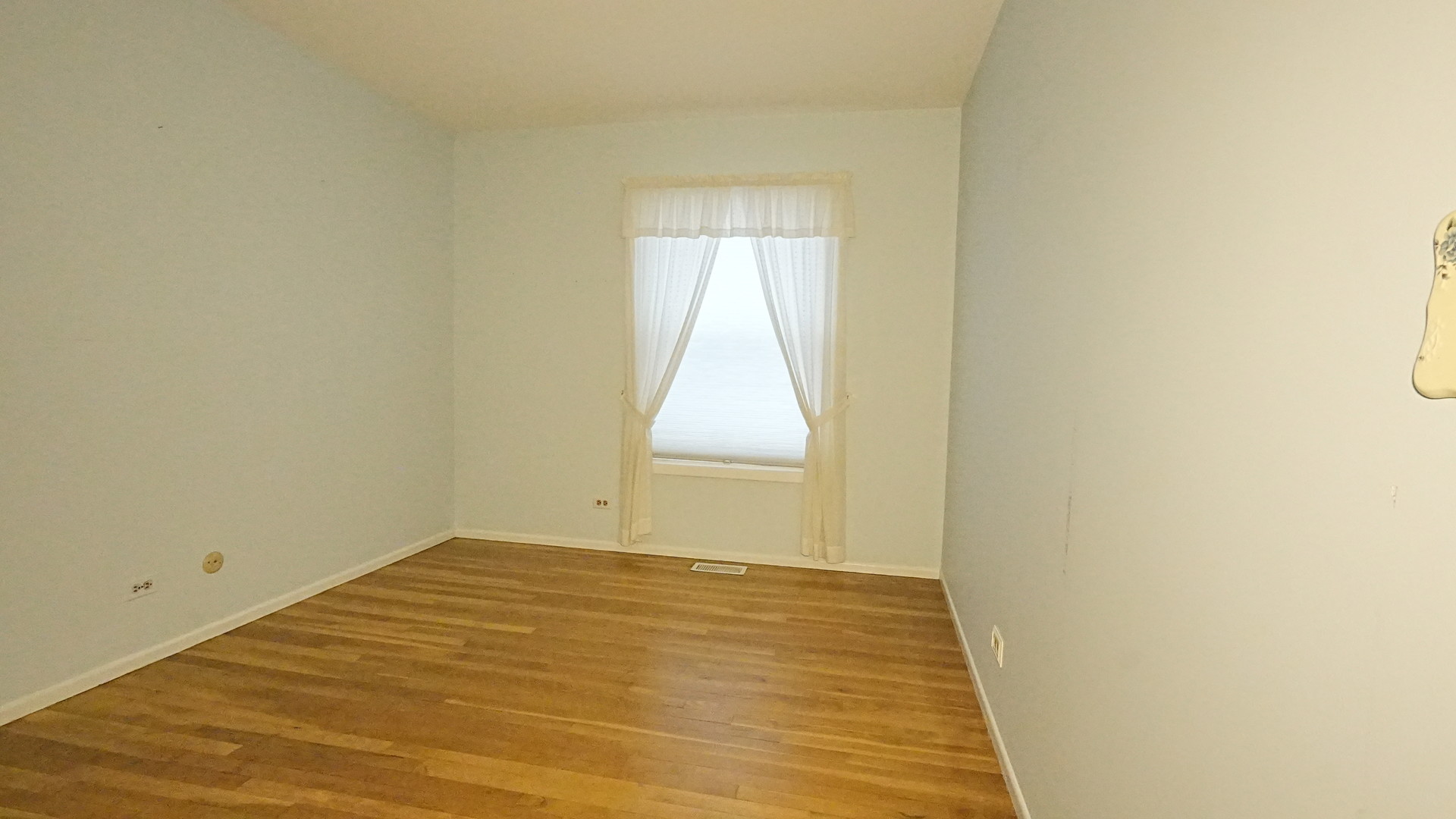 7843 Kensington Lane, Hanover Park, IL 60133