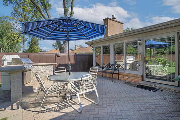 320 Cornell Avenue, Des Plaines, IL 60016