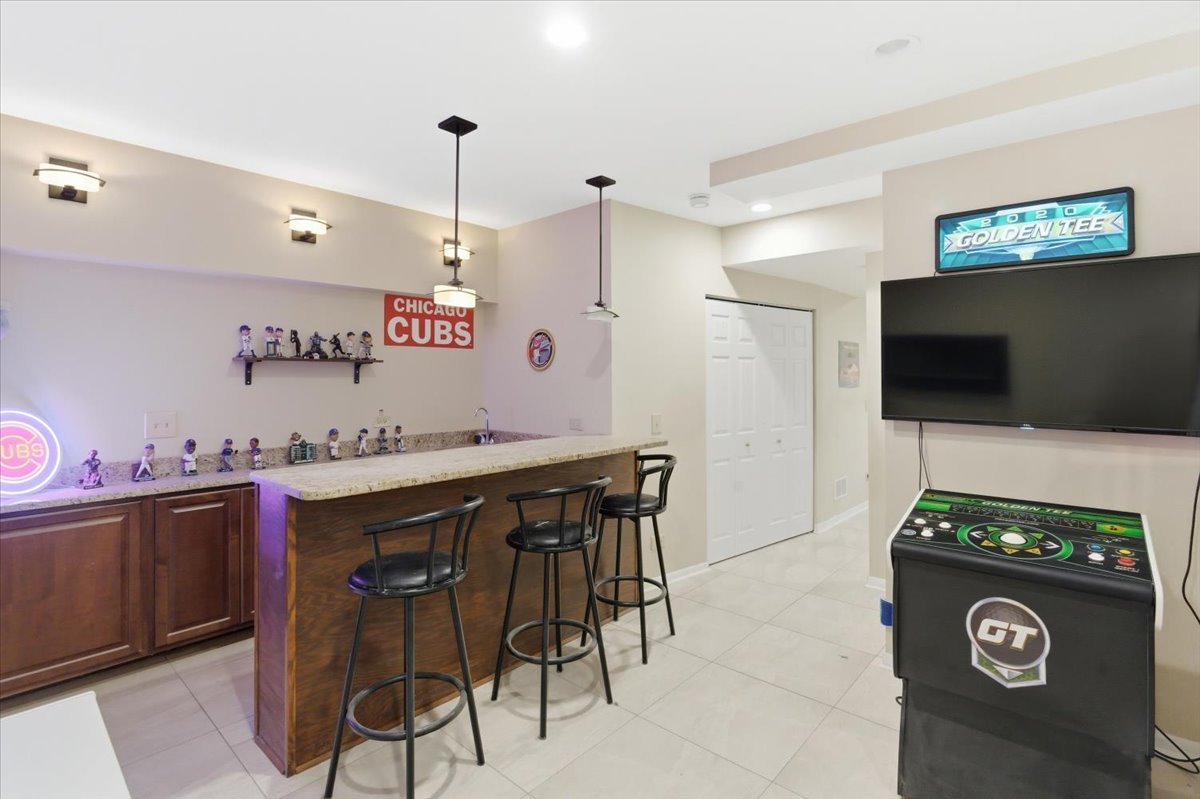 815 Tylerton Circle, Grayslake, IL 60030