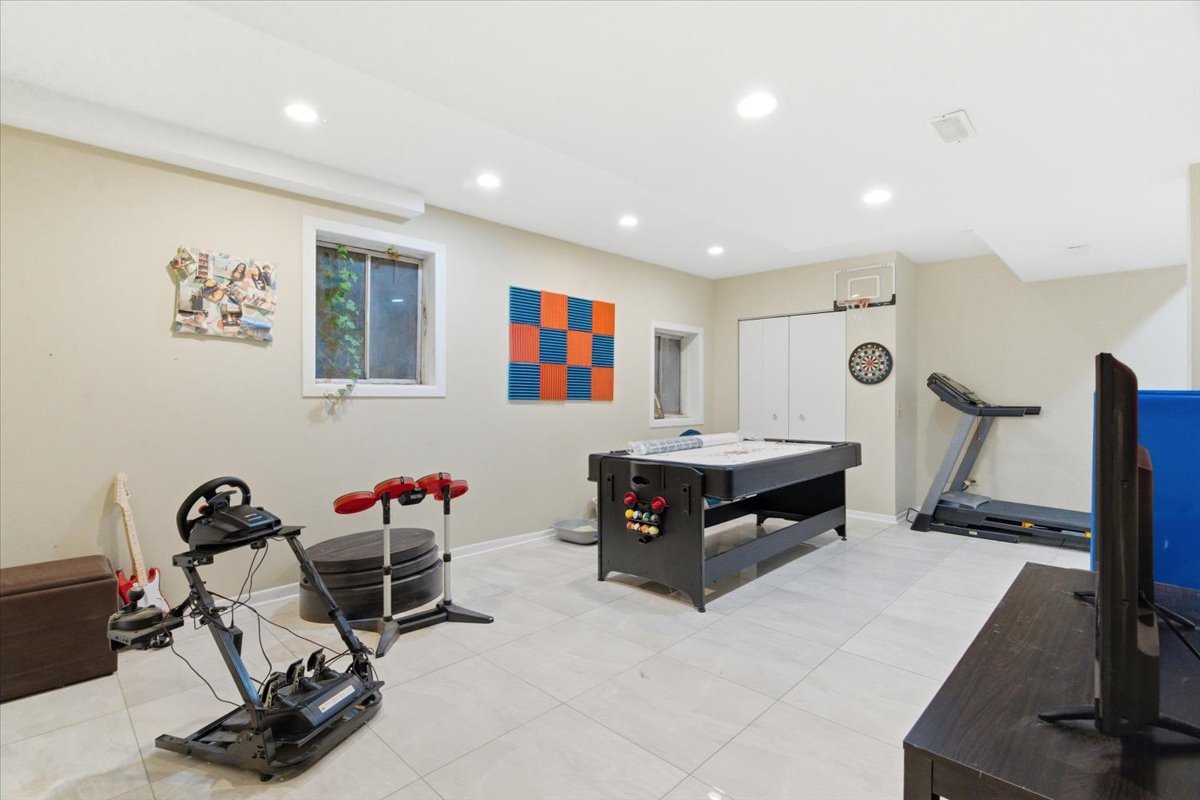 815 Tylerton Circle, Grayslake, IL 60030