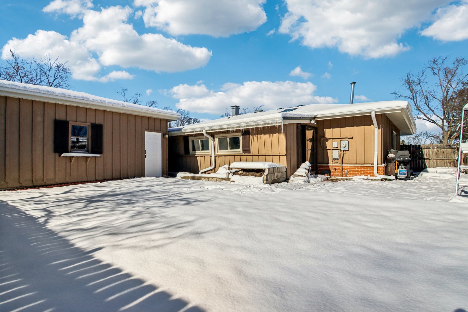 231 TOWER Lane, Elk Grove Village, IL 60007