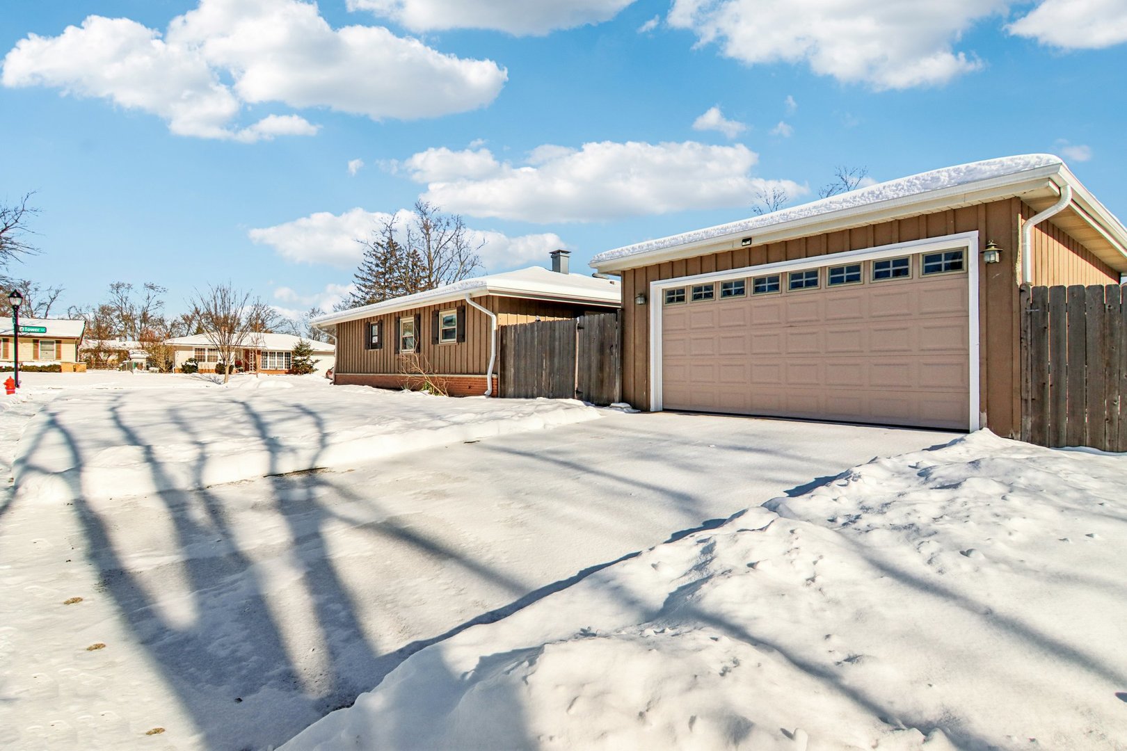 231 TOWER Lane, Elk Grove Village, IL 60007