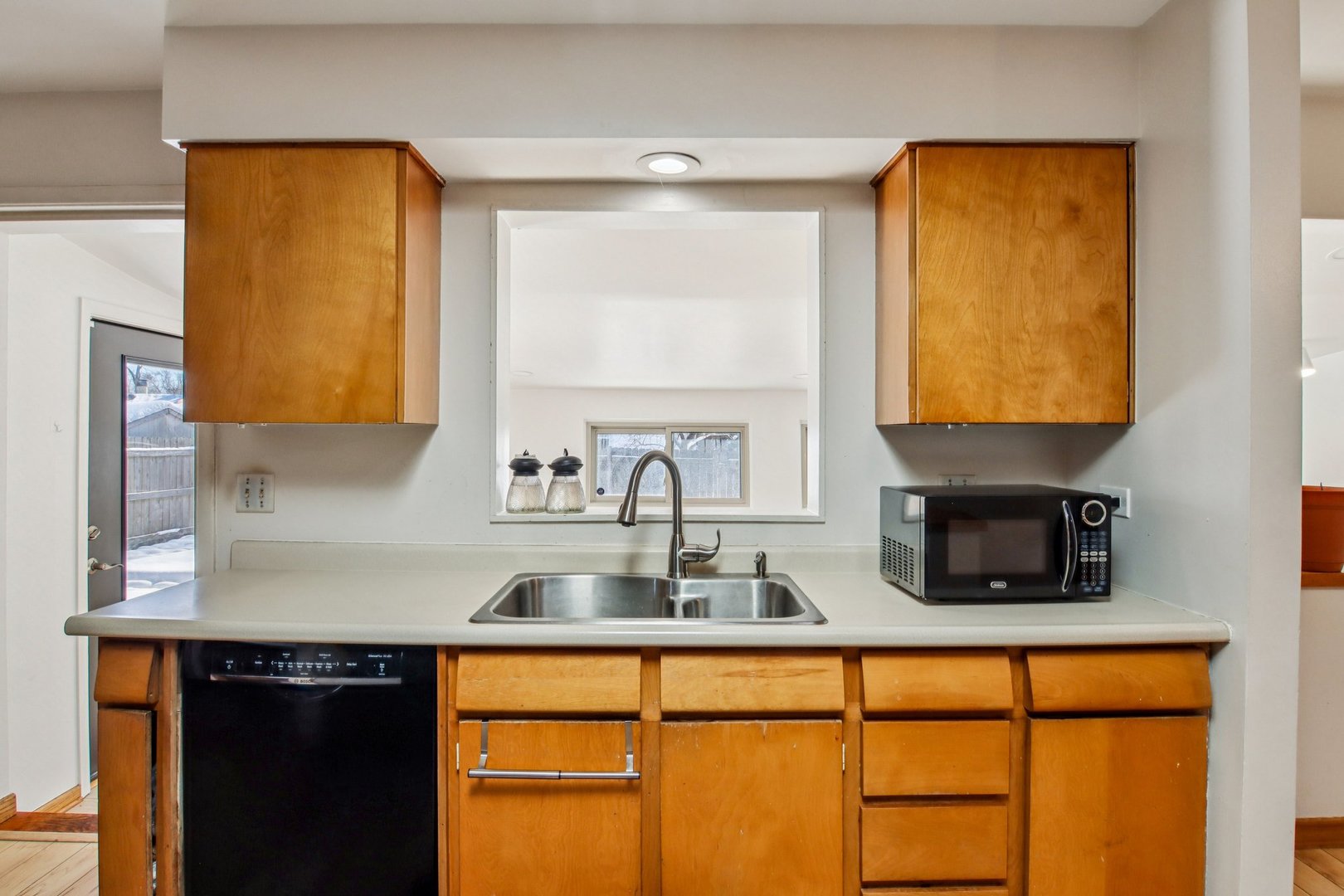 231 TOWER Lane, Elk Grove Village, IL 60007