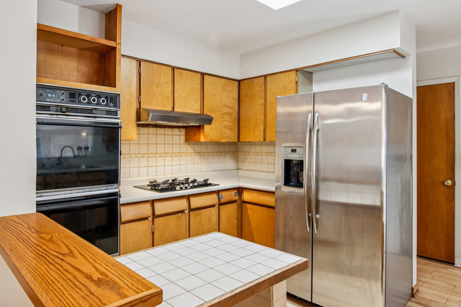 231 TOWER Lane, Elk Grove Village, IL 60007