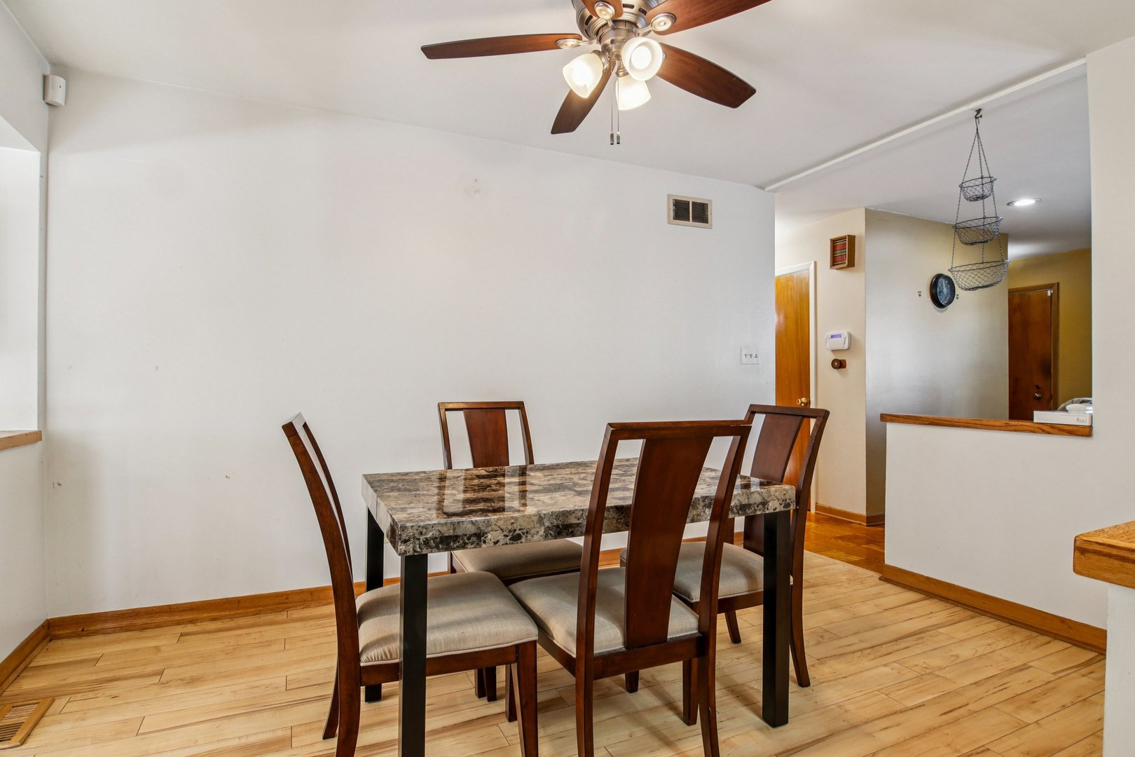 231 TOWER Lane, Elk Grove Village, IL 60007