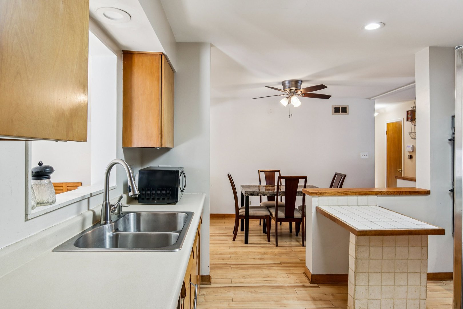 231 TOWER Lane, Elk Grove Village, IL 60007