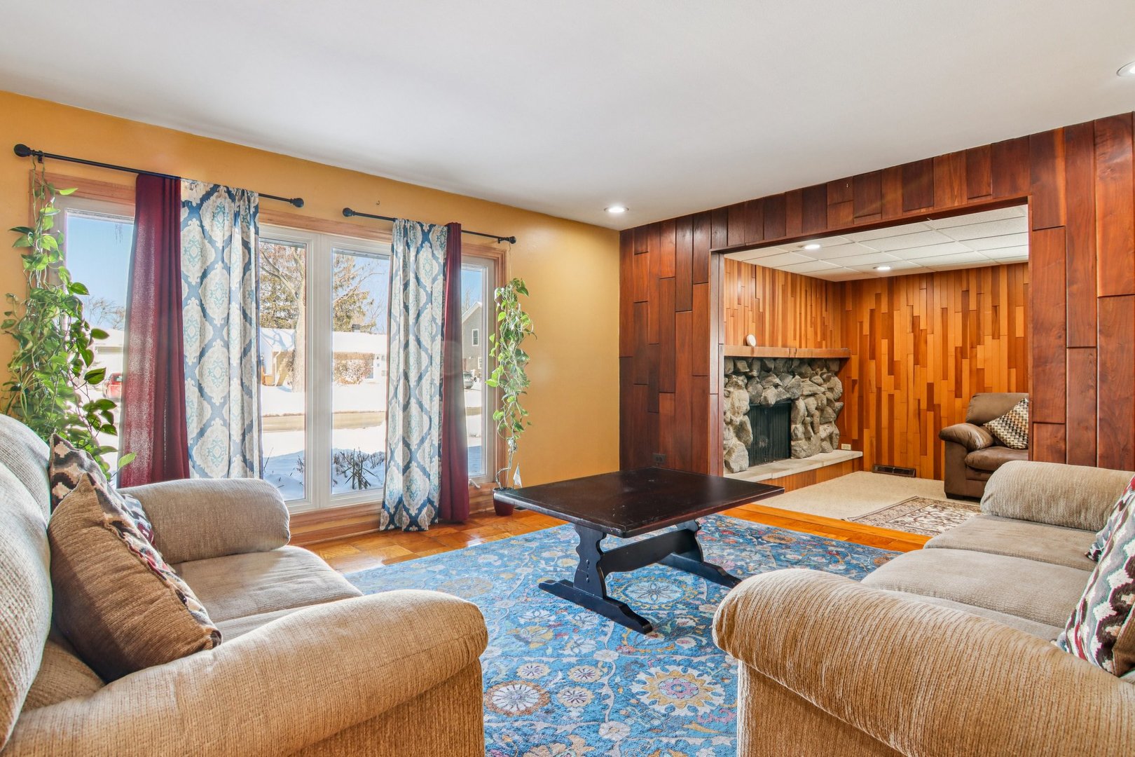 231 TOWER Lane, Elk Grove Village, IL 60007