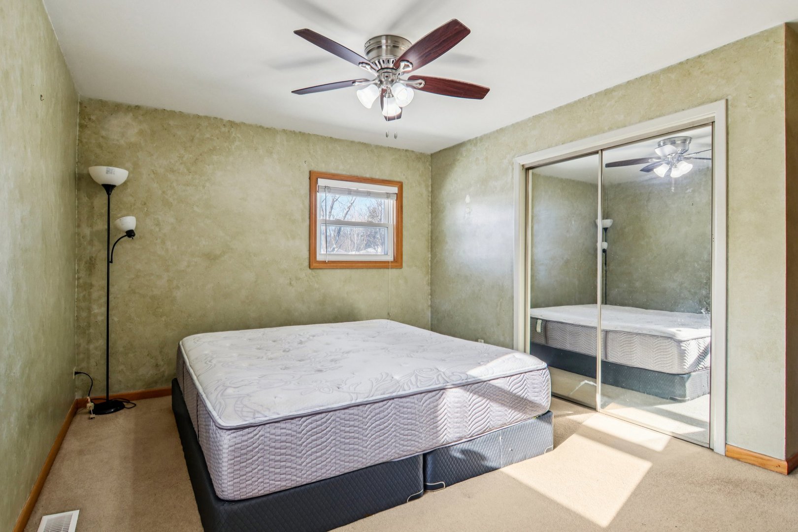 231 TOWER Lane, Elk Grove Village, IL 60007