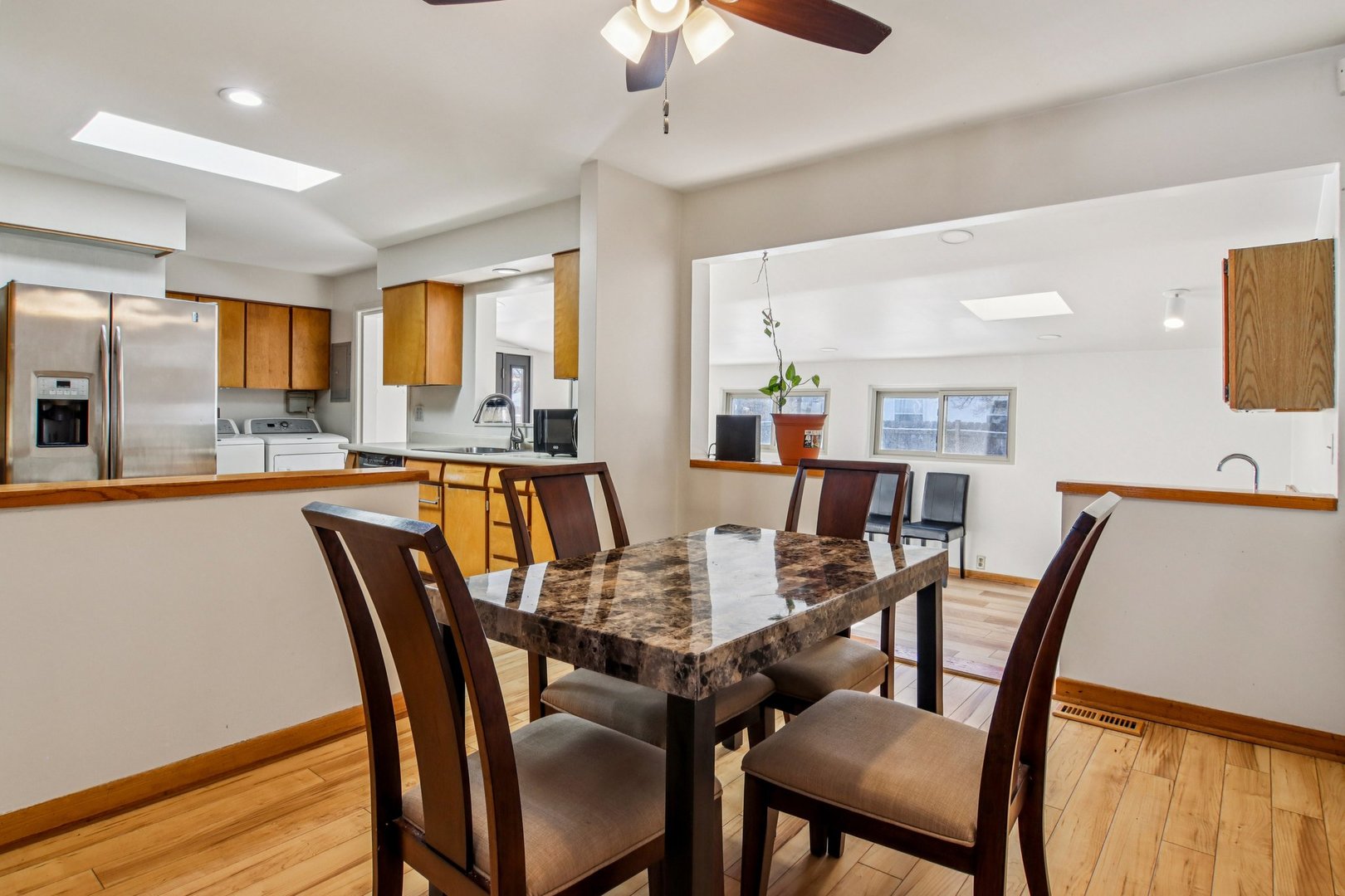 231 TOWER Lane, Elk Grove Village, IL 60007