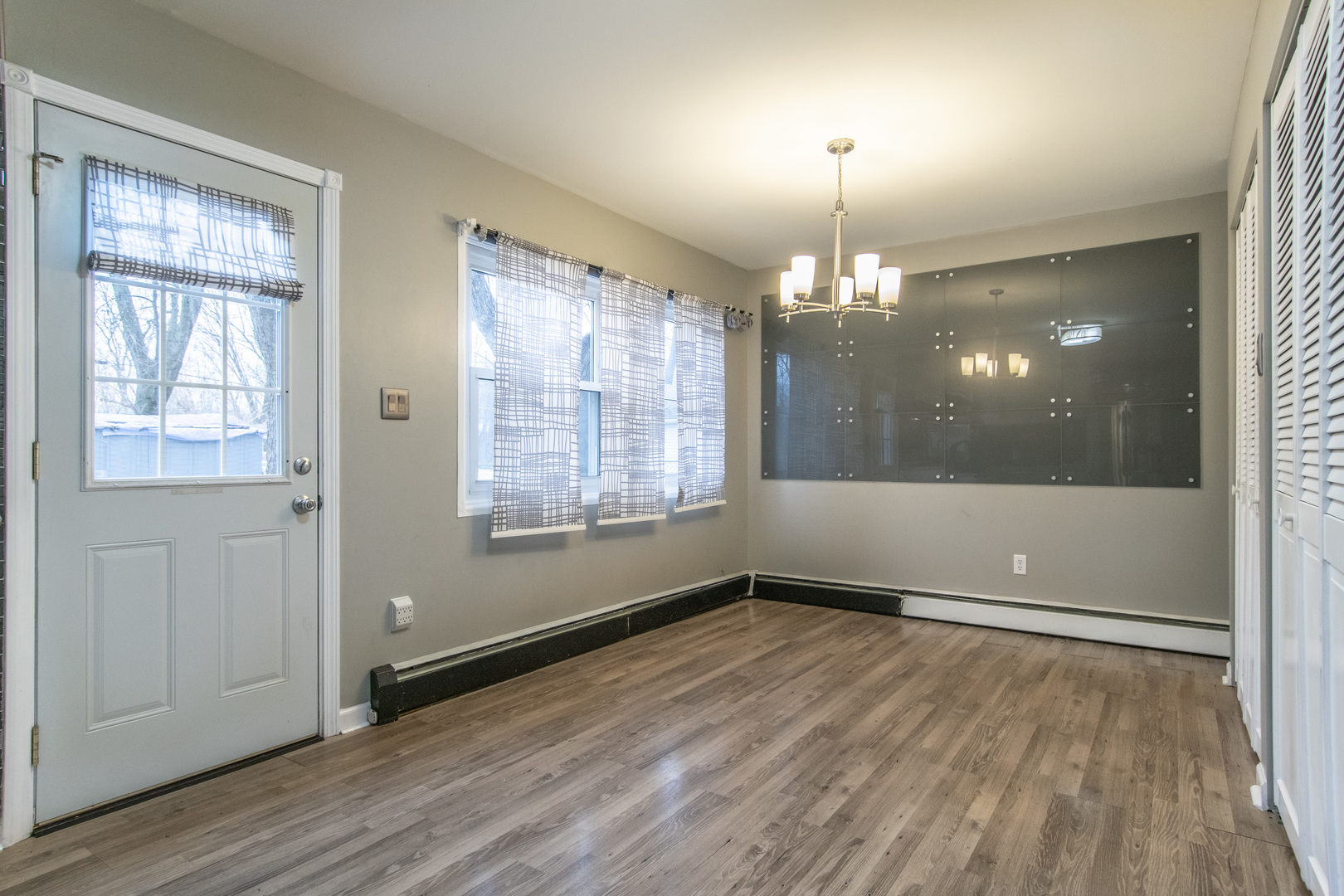 201 Oakwood Drive, Shorewood, IL 60404