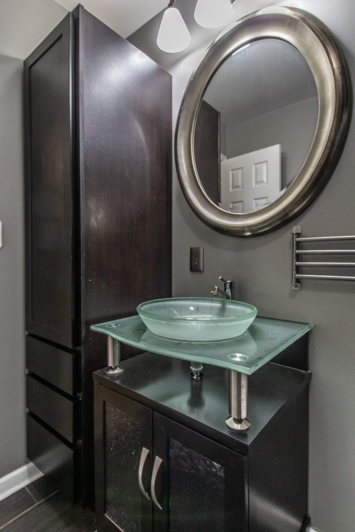 201 Oakwood Drive, Shorewood, IL 60404