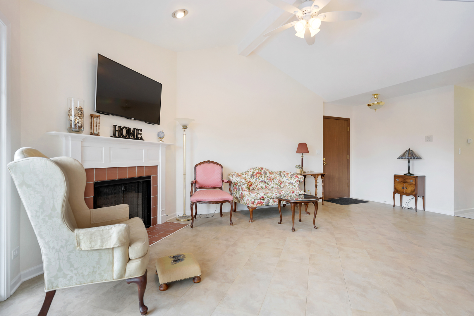 1907 Gresham Circle #D, Wheaton, IL 60189